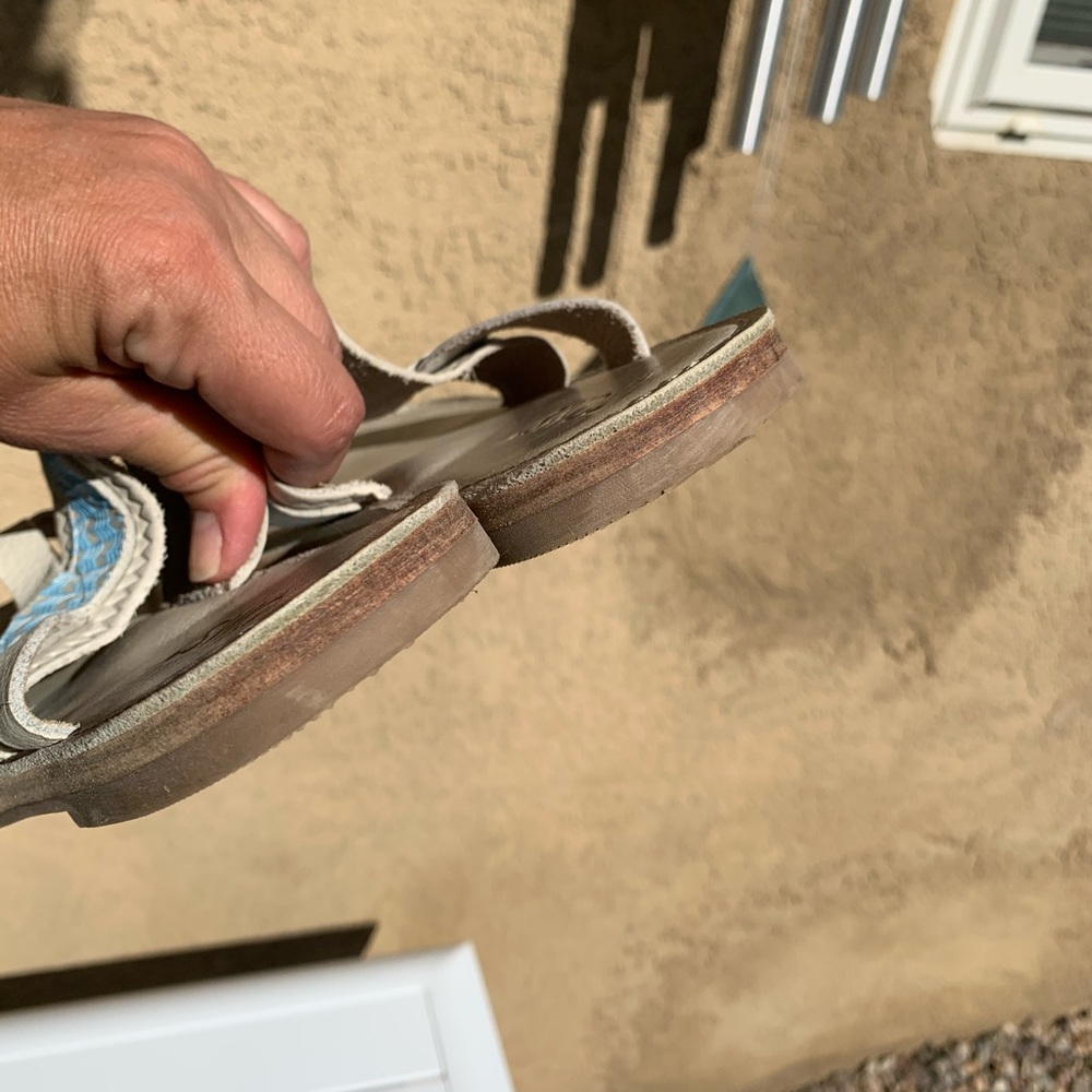 Toms Isabela white cream and blue leather flip flops 8 - Picture 8 of 10